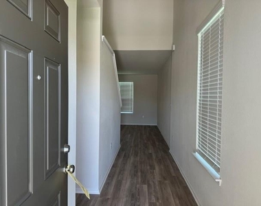 639 Papaya Dr - Photo Thumbnail 8