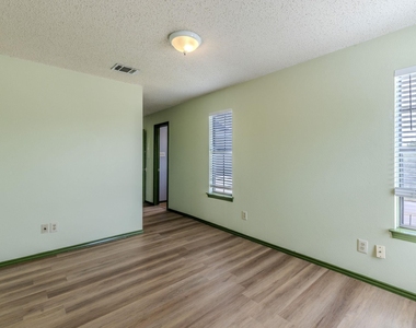 2000 Kenneth Ave - Photo Thumbnail 10