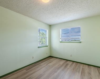 2000 Kenneth Ave - Photo Thumbnail 14