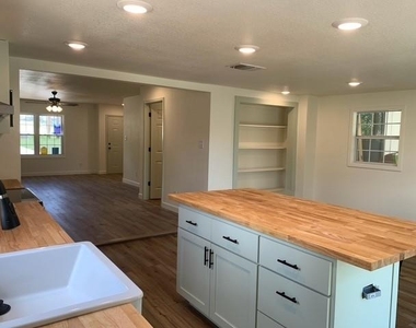 510 Avenue F Ave - Photo Thumbnail 3