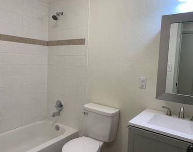 510 Avenue F Ave - Photo Thumbnail 7