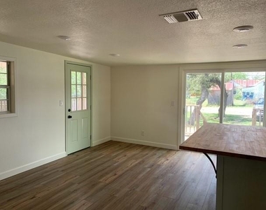 510 Avenue F Ave - Photo Thumbnail 12