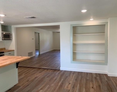 510 Avenue F Ave - Photo Thumbnail 2