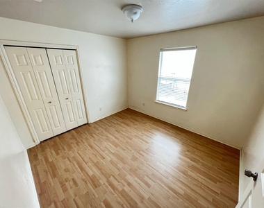 803 Sable Trail Ct - Photo Thumbnail 10