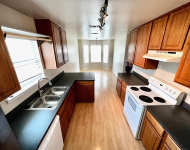 803 Sable Trail Ct - Photo Thumbnail 4