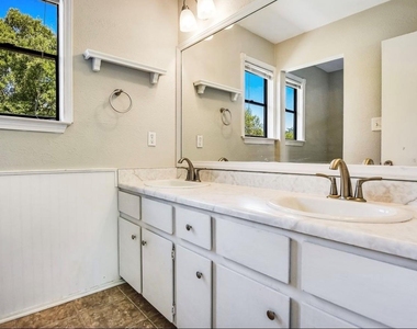7700 Wakefield Dr - Photo Thumbnail 6