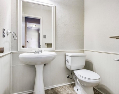 7700 Wakefield Dr - Photo Thumbnail 11