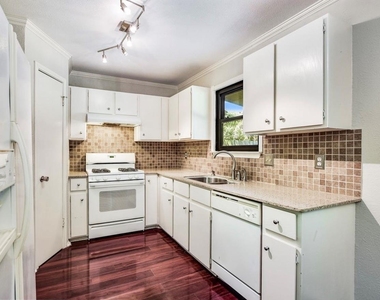 7700 Wakefield Dr - Photo Thumbnail 4
