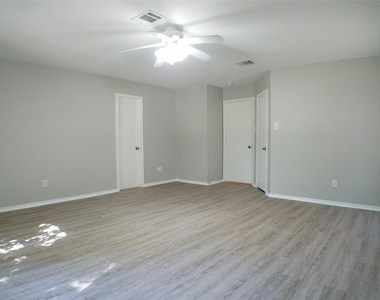 11208 Blairview Ln - Photo Thumbnail 15
