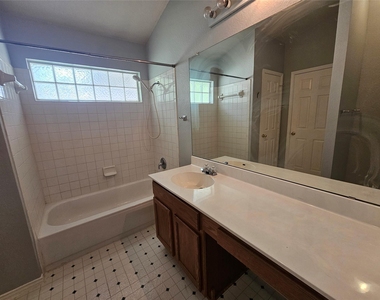 4211 Mather - Photo Thumbnail 17