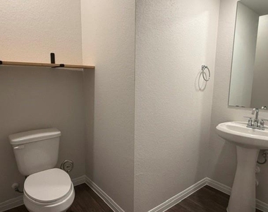 101 Lbj Ln - Photo Thumbnail 9