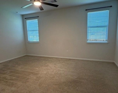 101 Lbj Ln - Photo Thumbnail 6