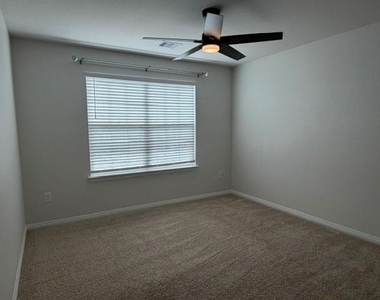 101 Lbj Ln - Photo Thumbnail 12