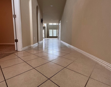 914 Emory Stable Dr - Photo Thumbnail 2