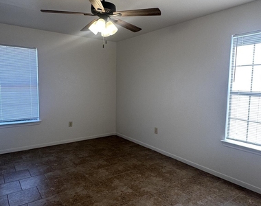 723 Willowood - Photo Thumbnail 4