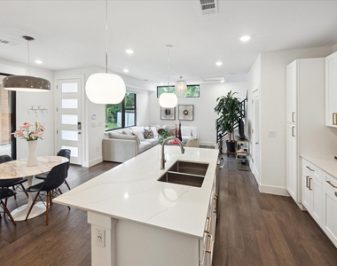 909 W Annie St - Photo Thumbnail 6
