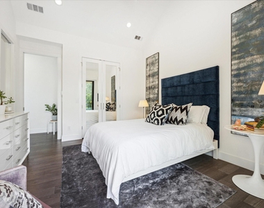 909 W Annie St - Photo Thumbnail 11