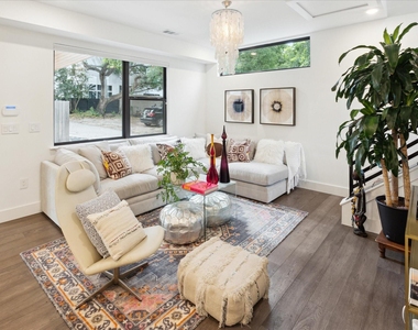 909 W Annie St - Photo Thumbnail 3