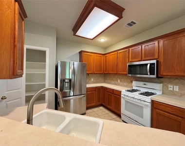 2311 Portwood Bend Cv - Photo Thumbnail 11