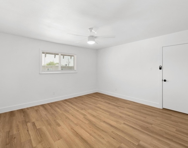 7929 Gault St - Photo Thumbnail 13