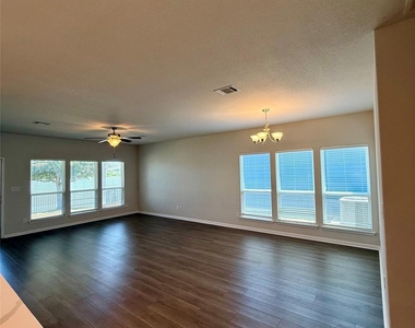 3017 Settlement Dr - Photo Thumbnail 9