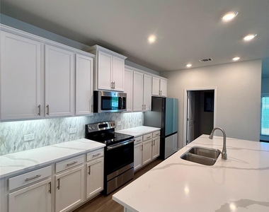 3017 Settlement Dr - Photo Thumbnail 3