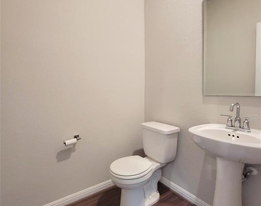 220 Mountain Valley St - Photo Thumbnail 12