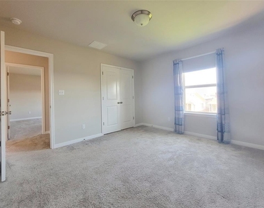 220 Mountain Valley St - Photo Thumbnail 16