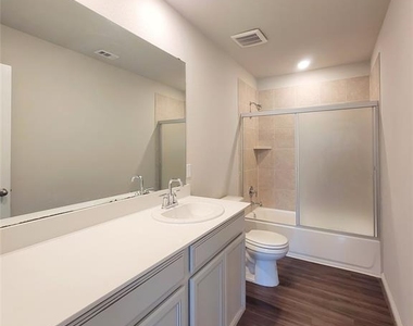 220 Mountain Valley St - Photo Thumbnail 18