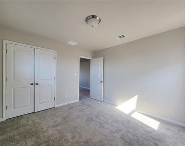 220 Mountain Valley St - Photo Thumbnail 15