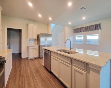 220 Mountain Valley St - Photo Thumbnail 6
