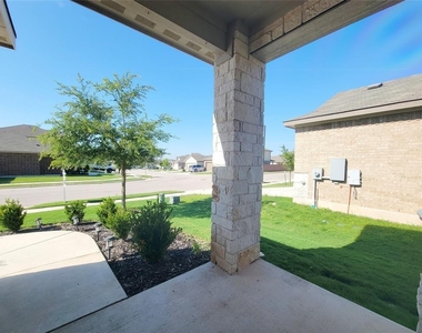 220 Mountain Valley St - Photo Thumbnail 3