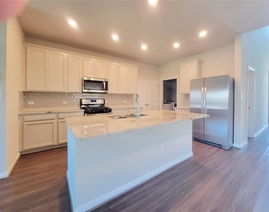 220 Mountain Valley St - Photo Thumbnail 5