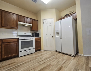8506 Hillrock Dr - Photo Thumbnail 14