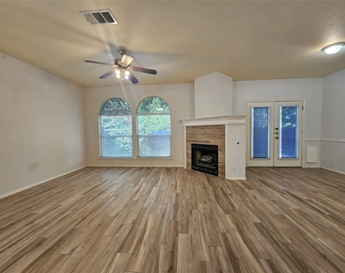 8506 Hillrock Dr - Photo Thumbnail 7