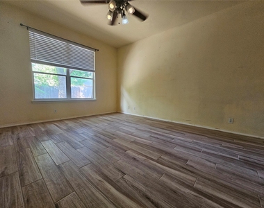 8506 Hillrock Dr - Photo Thumbnail 5