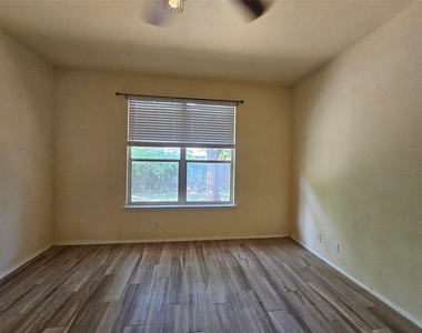 8506 Hillrock Dr - Photo Thumbnail 4