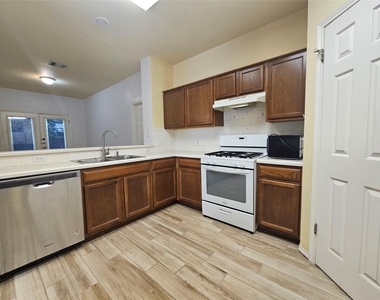 8506 Hillrock Dr - Photo Thumbnail 11