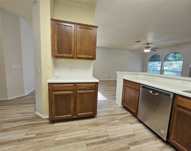 8506 Hillrock Dr - Photo Thumbnail 13