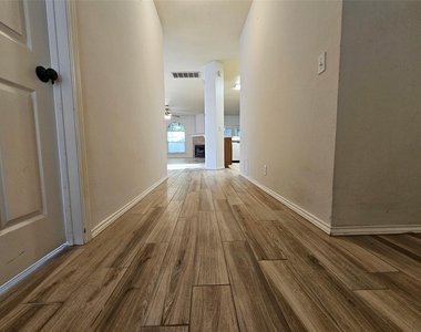 8506 Hillrock Dr - Photo Thumbnail 21