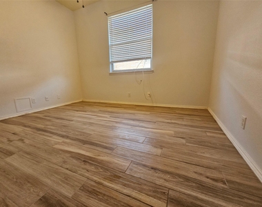 8506 Hillrock Dr - Photo Thumbnail 23