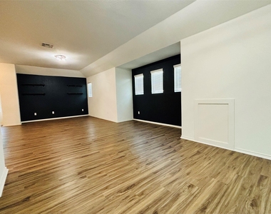21300 Bird Wing Dr - Photo Thumbnail 9