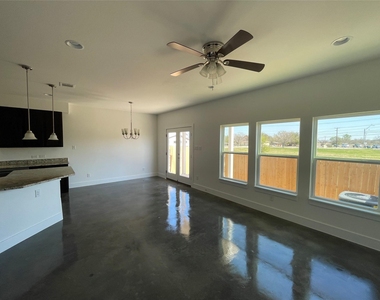 232 Sapphire Rd - Photo Thumbnail 4