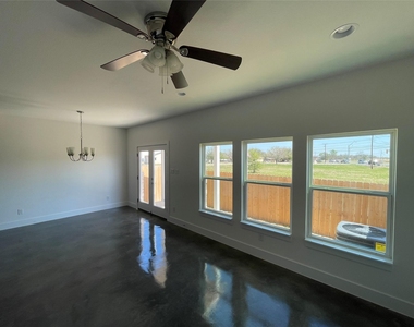 232 Sapphire Rd - Photo Thumbnail 7