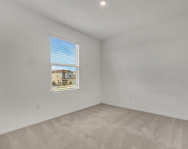 231 Gabbro Gdns - Photo Thumbnail 14