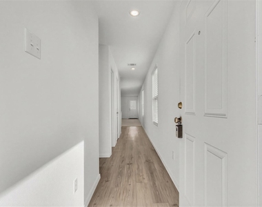 231 Gabbro Gdns - Photo Thumbnail 4