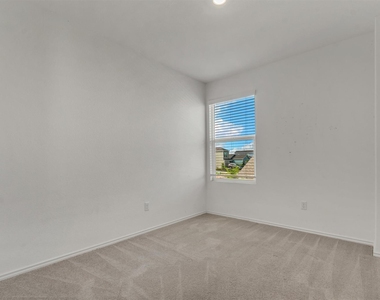 231 Gabbro Gdns - Photo Thumbnail 15