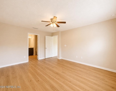 817 Trellis Bay Drive - Photo Thumbnail 12