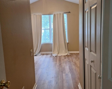 7540 Red Crane Lane - Photo Thumbnail 11