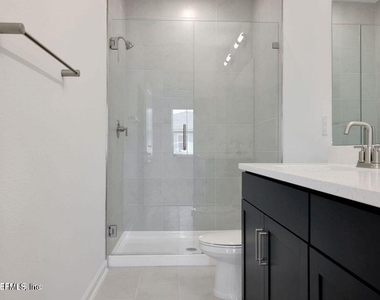 265 Brandon Lakes Drive - Photo Thumbnail 9